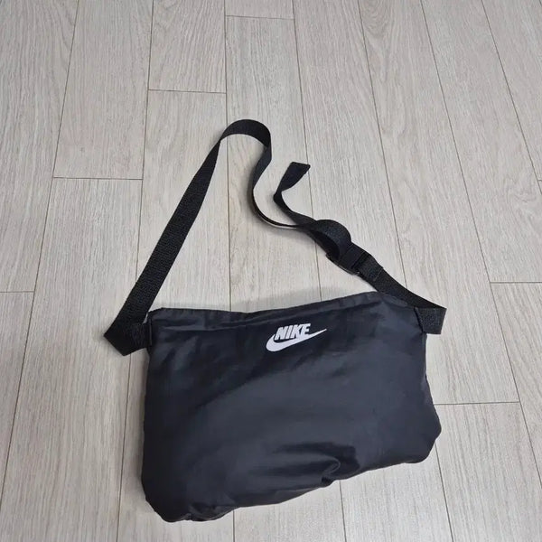 [BUNJANG] Nike Black Woven Poncho / 나이키 블랙 우븐 판초우의(공용)