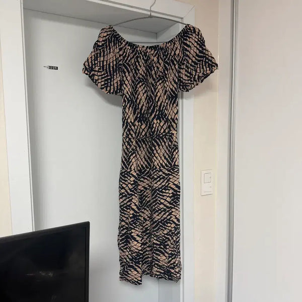 [BUNJANG] Off-Shoulder Leather Pattern Long Dress Beige / 오프숄더 가죽 패턴 허리끈 롱 원피스 베이지 의류재고 재고처리 의류처분 땡처리 옷장정리
