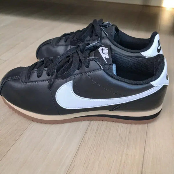[BUNJANG] Nike Cortez Black White Sneakers Size 240 / 나이키 코르테즈 검흰 스니커즈. 사이즈 240