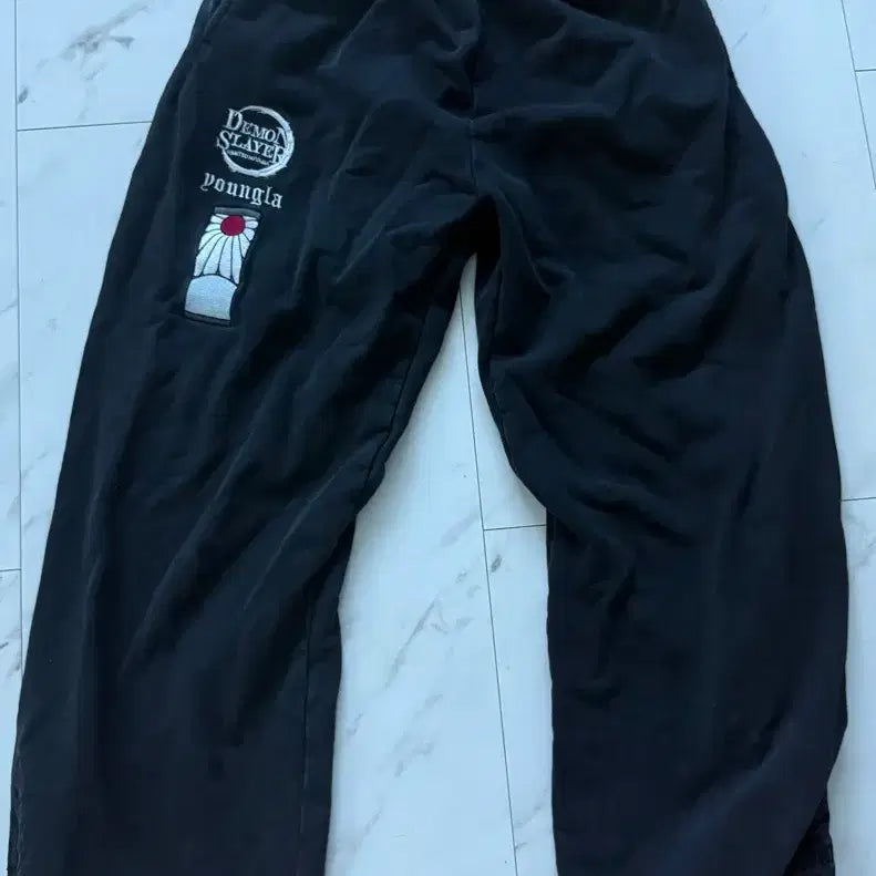 [BUNJANG] YOUNGLA "Demon Slayer" Sweatpants / YOUNGLA 영엘에이 귀칼 스웻팬츠