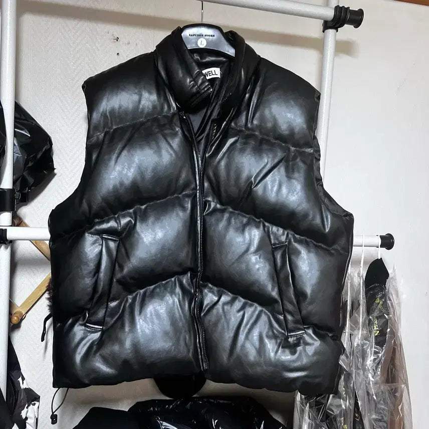 [BUNJANG] LOWEL Oversized Leather Padded Vest / LOWEL 오버핏 레더 패딩조끼