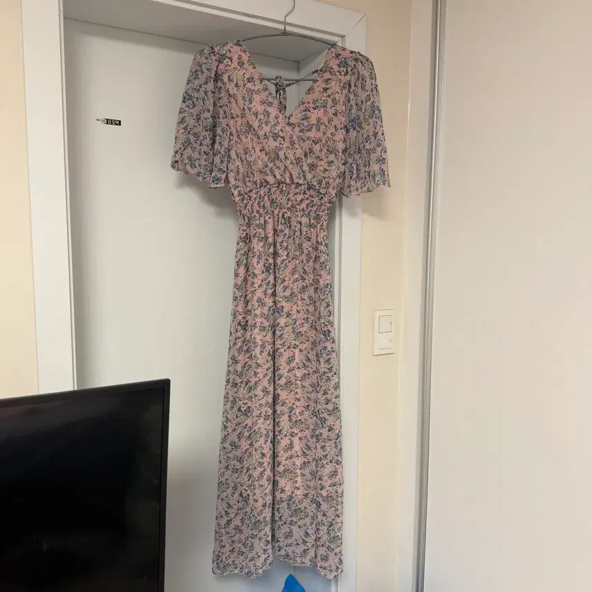 [BUNJANG] Flower Pattern V-Neck Shirring Long Dress - Pink / 플라워 패턴 브이넥 셔링 롱 원피스 핑크 의류재고 재고처리 의류처분 땡처리 옷장정리