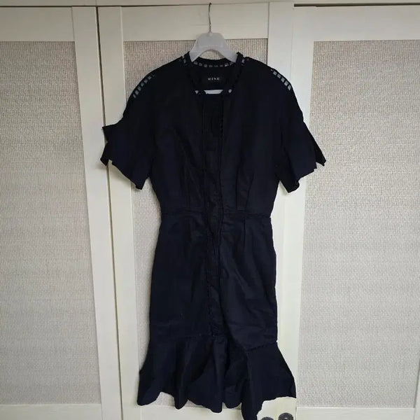 [BUNJANG] Mine Black Frill Detail Midi Dress / 마인 블랙원피스