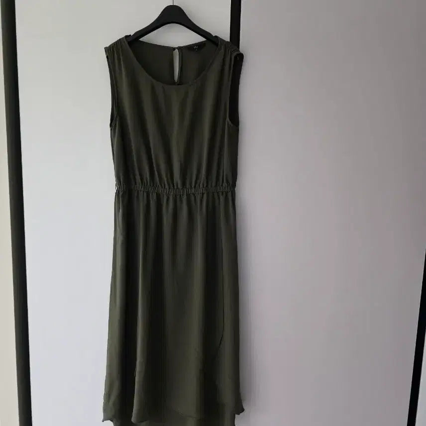 [BUNJANG] Alto Khaki H-Line Asymmetrical Hem Banding Dress / 알토 원피스(실착샷)