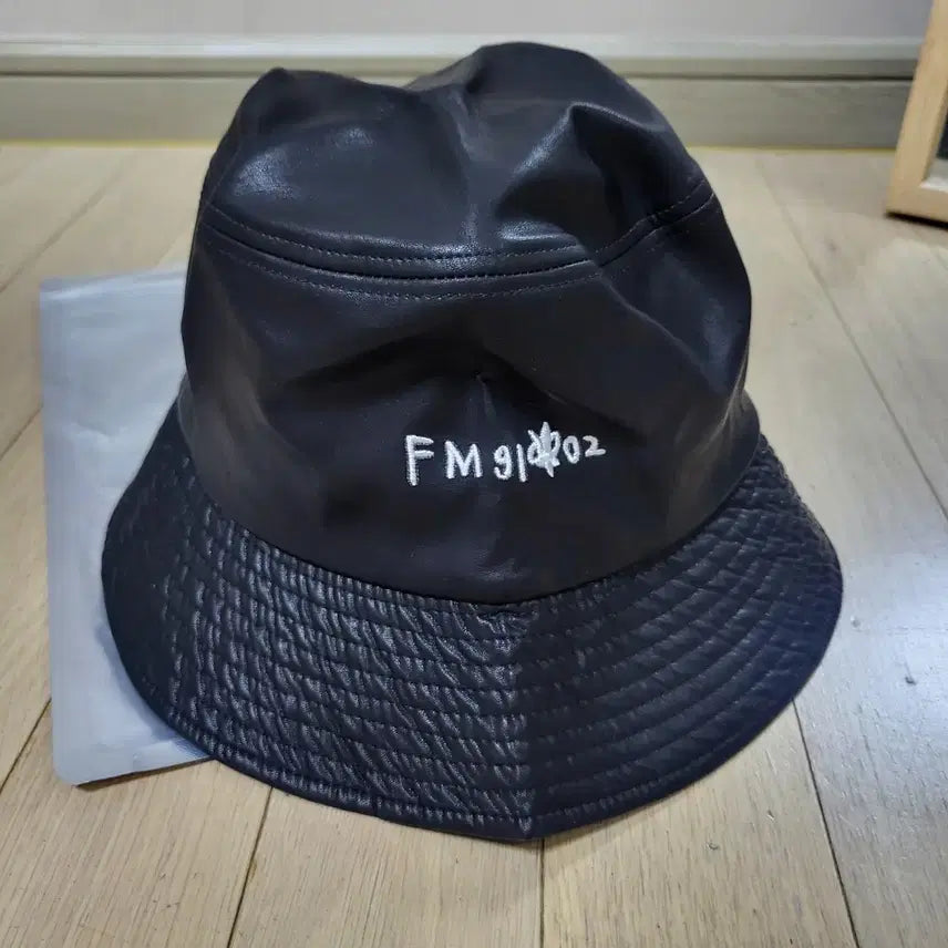 [BUNJANG] FM9102 Black Leather Bucket Hat / 미착용 / 새 상품) FM9102 블랙 가죽 버킷햇