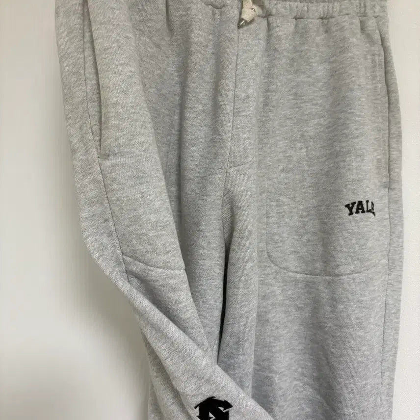 [BUNJANG] Yale x Descente Collaboration Pants / 예일 x 데상트 콜라보 팬츠