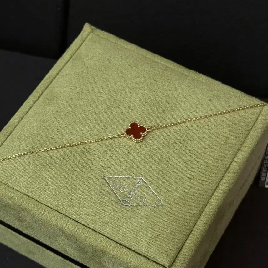 [BUNJANG] Van Cleef & Arpels Sweet Alhambra Red Onyx Bracelet / 반클리프 아펠 스위트 알함브라 레드 오닉스 팔찌