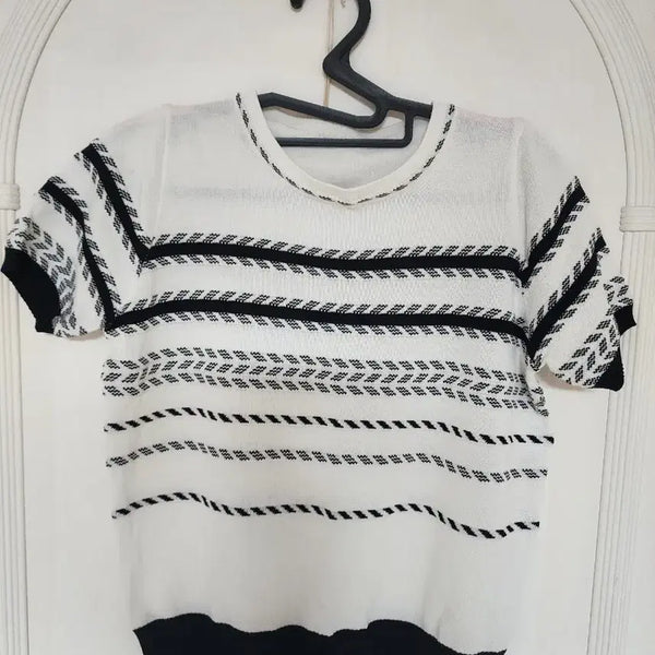[BUNJANG] White Striped Short Sleeve Knit Top / 흰색 스트라이프 반팔 니트