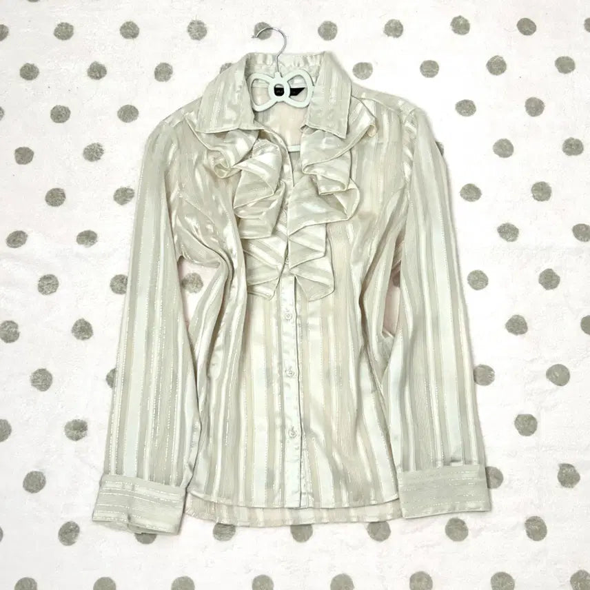 [BUNJANG] Beige Satin Glitter Ruffle Blouse / 긱시크맛 베이지 새틴 글리터 프릴 블라우스