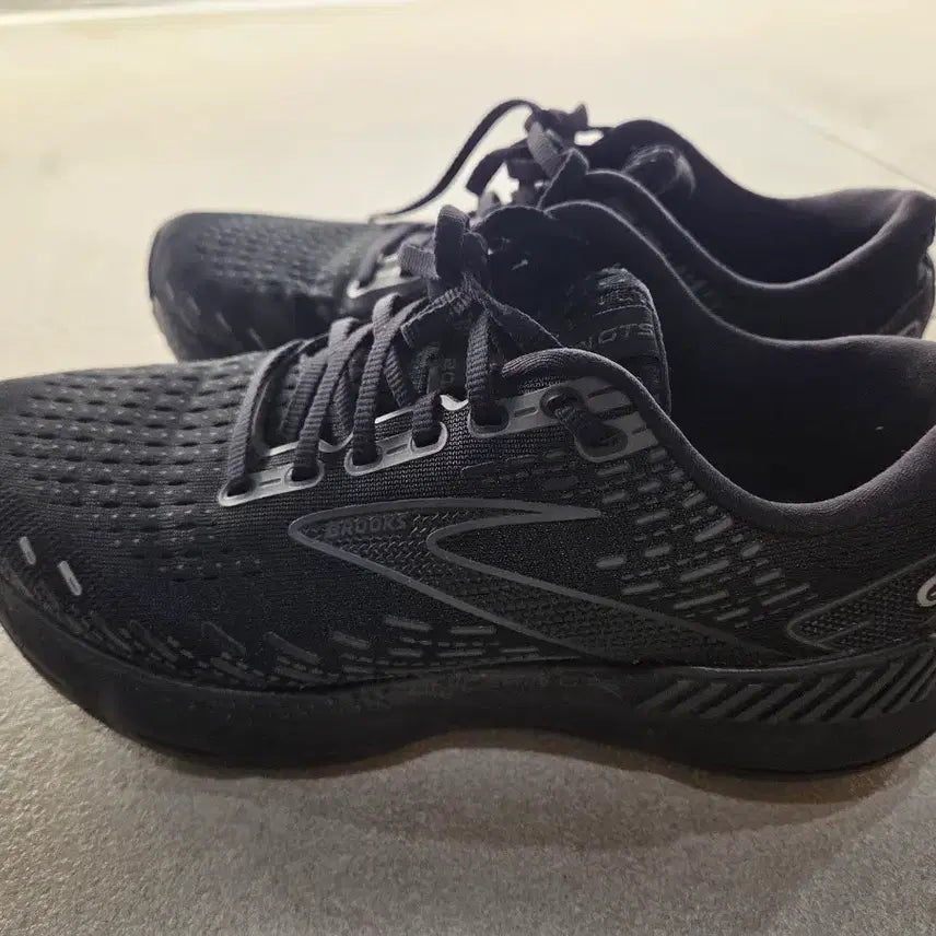[BUNJANG] Brooks Running Shoes (Black, Size 245) / 브룩스 러닝화