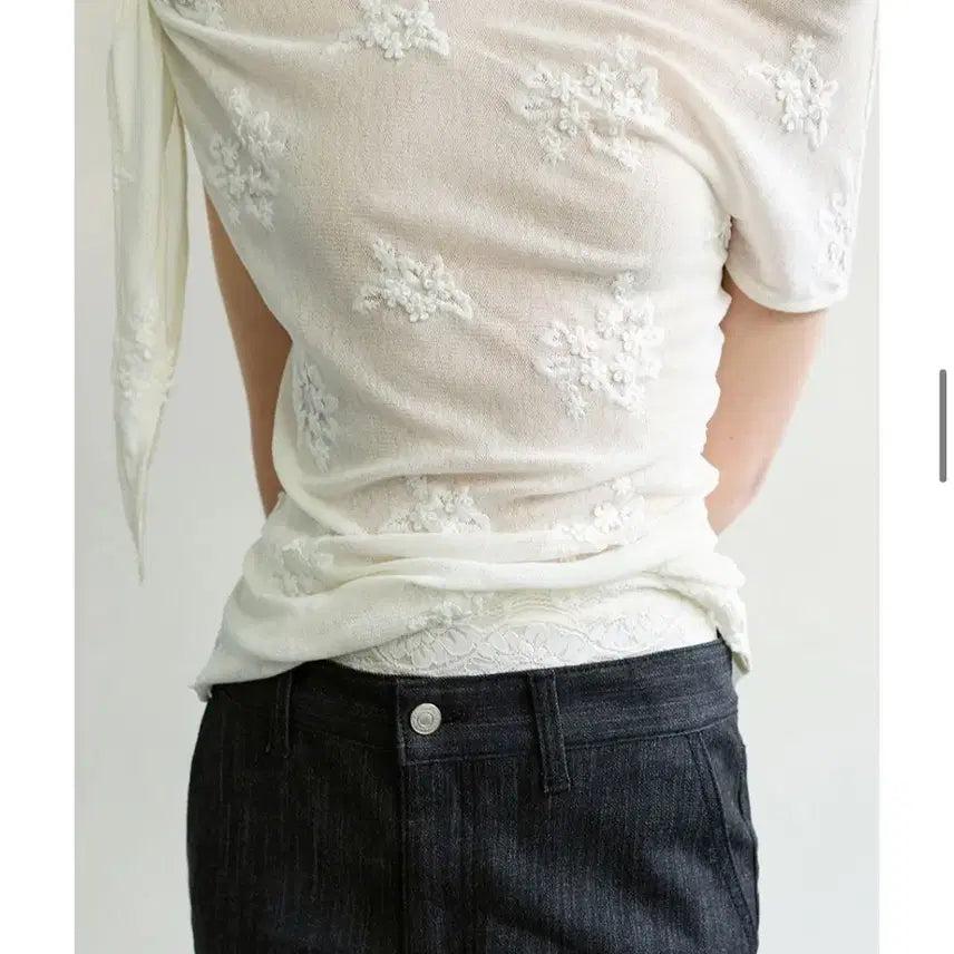 [BUNJANG] Aopt Floral One-Shoulder Top / 아옵트 플로럴 원숄더 탑