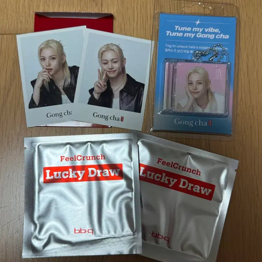 [BUNJANG] Stray Kids Felix Gongcha Happy Card Keyring & BBQ Lucky Draw / Straykids 스트레이키즈 스키즈 필릭스 공차 해피카드 키링, 비비큐 럭키드로우 gongcha happy card keyring, bbq luckdraw
