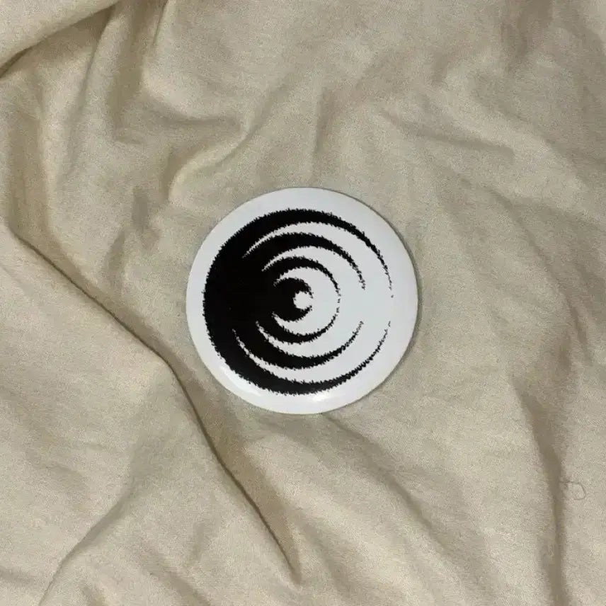 [BUNJANG] Dayment's Year Pin Badge / 데이먼스이어 핀뱃지