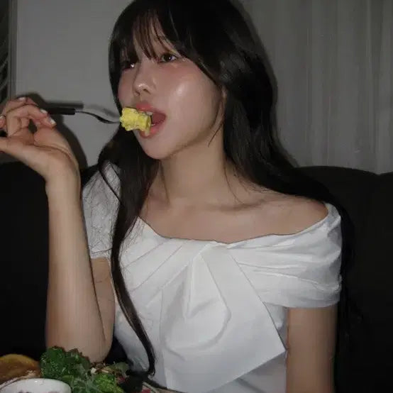 [BUNJANG] Misha Off-Shoulder Blouse / 앗미샤 오프숄더 블라우스