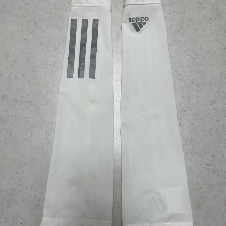 [BUNJANG] Adidas Aeroready Arm Sleeves S White / 아디다스 에어로레디 팔토시 S 화이트