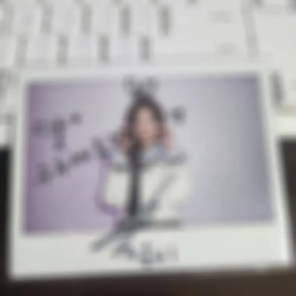 [BUNJANG] Kwon Eun Bi Signed Polaroids / 권은비 싸인 폴라