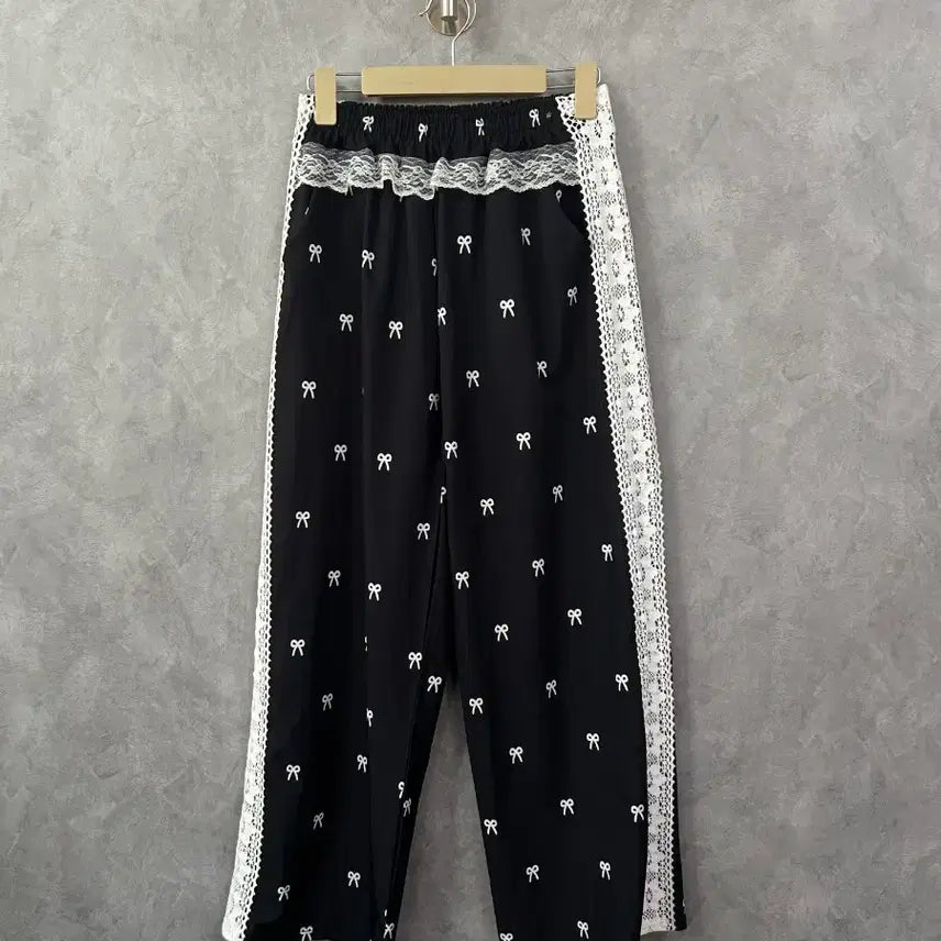 [BUNJANG] Ribbon Pattern Lace Contrast Wide Pants / 리본 패턴 레이스 배색 와이드 팬츠