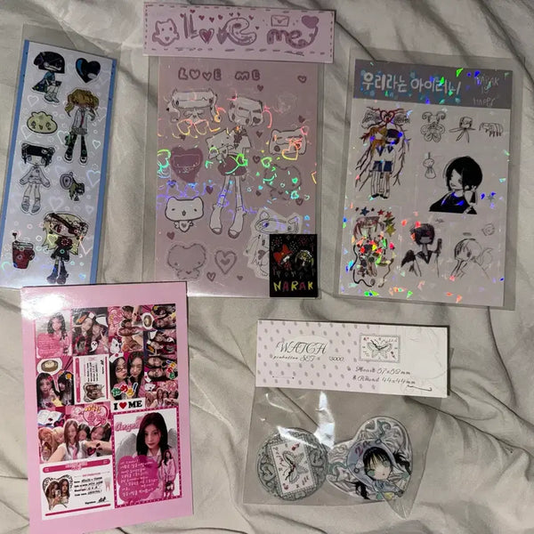 [BUNJANG] ILLIT Pre-Kura & Pretty Girl Sticker Ddakku Badge Bundle Set / 아일릿 프리쿠라  & 미소녀 스티커 다꾸 처분 캔뱃지 일괄
