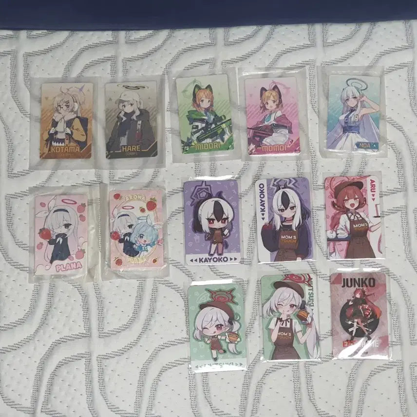 [BUNJANG] Blue Archive GS25 & Mom's Touch Collaboration Cards (13-Piece Bundle Set) / 블루아카이브 GS25 & 맘스터치 콜라보 카드 (13종일괄)
