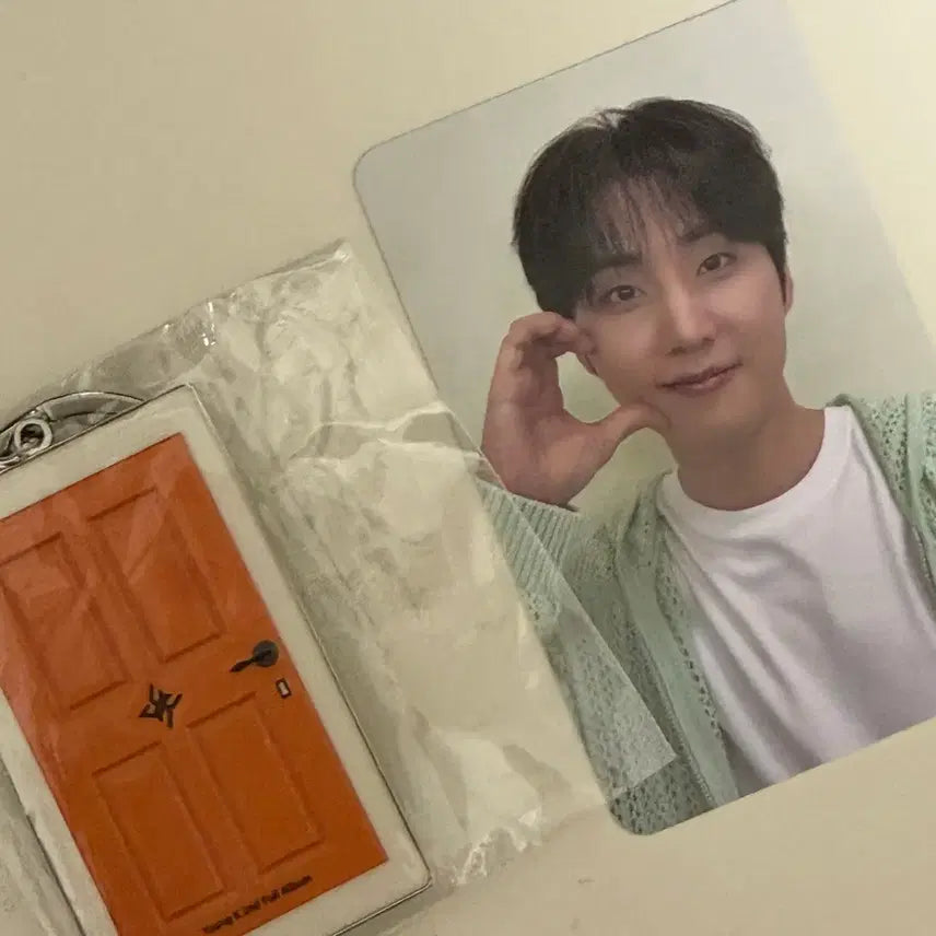 [BUNJANG] Young K Music Bank Studio Photocard & Keyring Set / 영케이 공방 뮤뱅 포카+키링