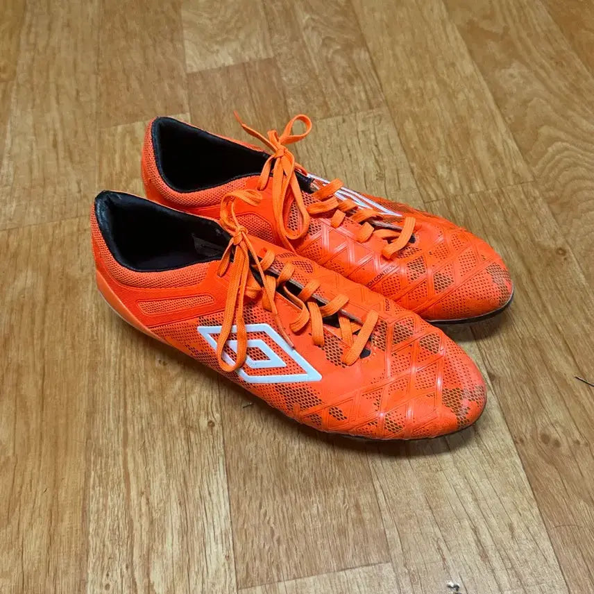 [BUNJANG] Umbro Football Boots (27.5cm) / 엄브로 축구화 급처 (27.5)