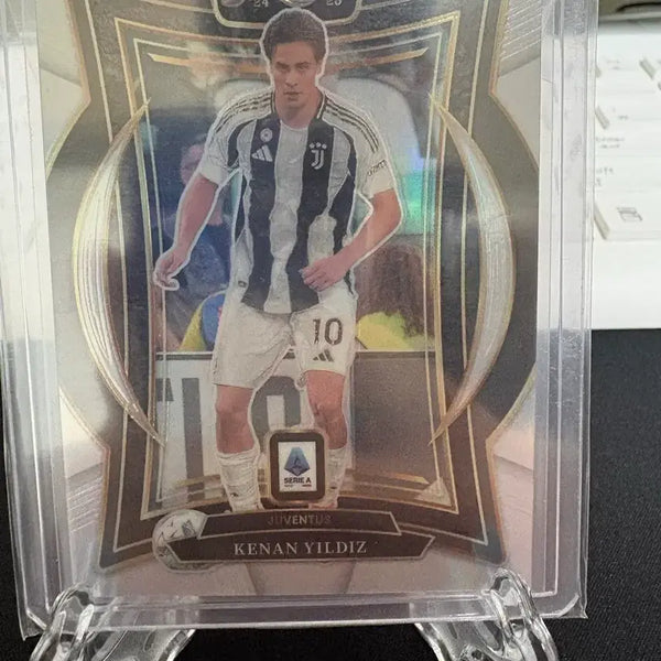 [BUNJANG] Panini Select Kenan Yıldız Silver Prism Card Juventus / 파니니 셀렉트 케난 일디즈 실버 프리즘 카드 유벤투스