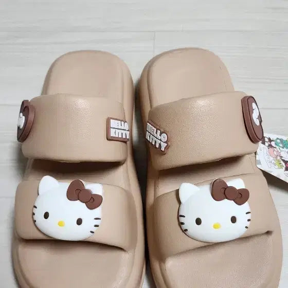 [BUNJANG] Hello Kitty EVA Platform Sandals Beige 250mm / 헬로키티 샌들 베이지 250