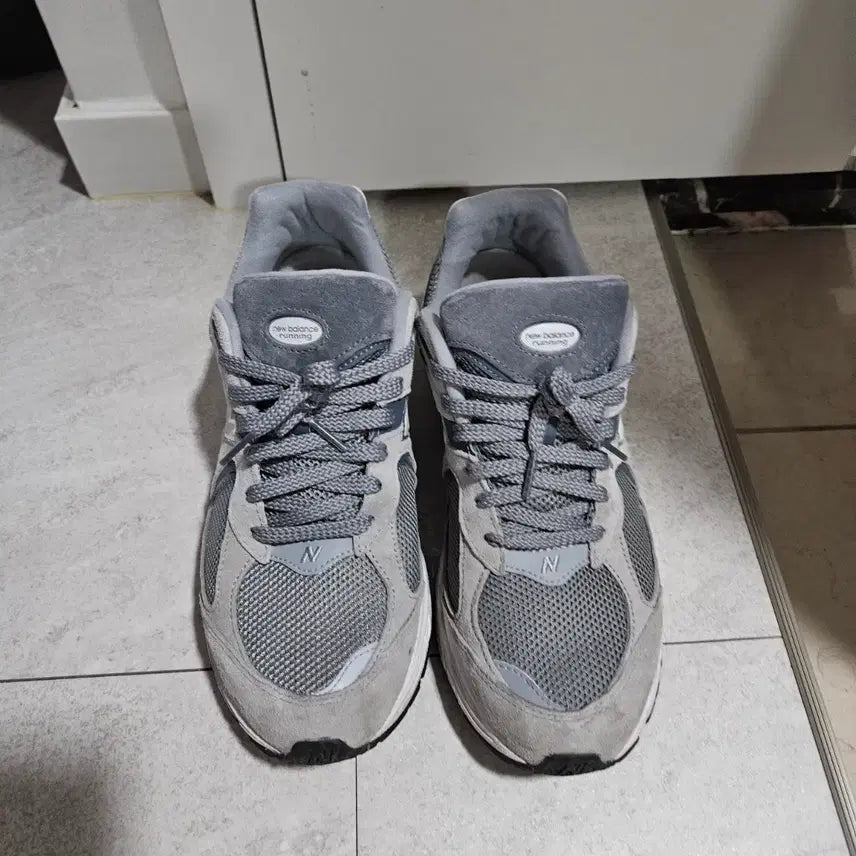 [BUNJANG] New Balance 2002 Grey Sneakers / 뉴발 2002 그레이