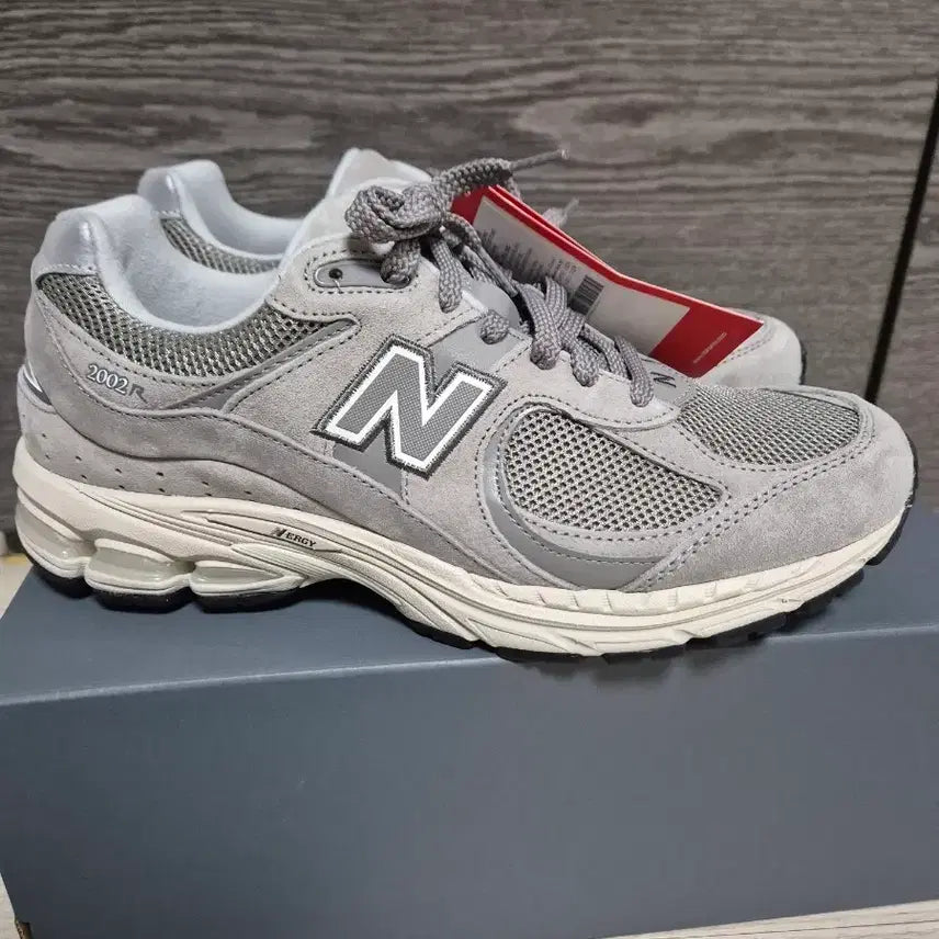 [BUNJANG] New Balance 2002R Grey Sneakers / 새상품 뉴발란스 2002R 그레이