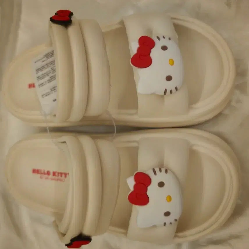 [BUNJANG] Hello Kitty Sandals / 헬로키티 샌들 240