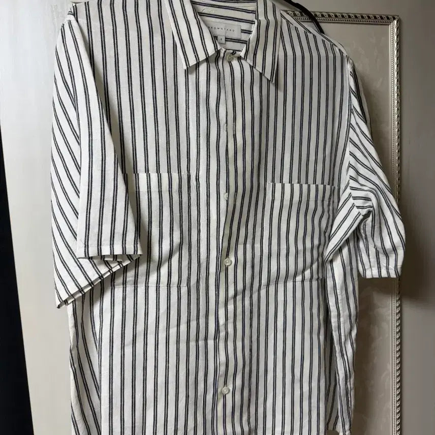 [BUNJANG] Brown Yak 21SS White/Navy Striped Short-Sleeve Shirt (L) / 브라운야드 21SS 화이트/네이비 3사이즈(L) 반팔셔츠 판매합니다.