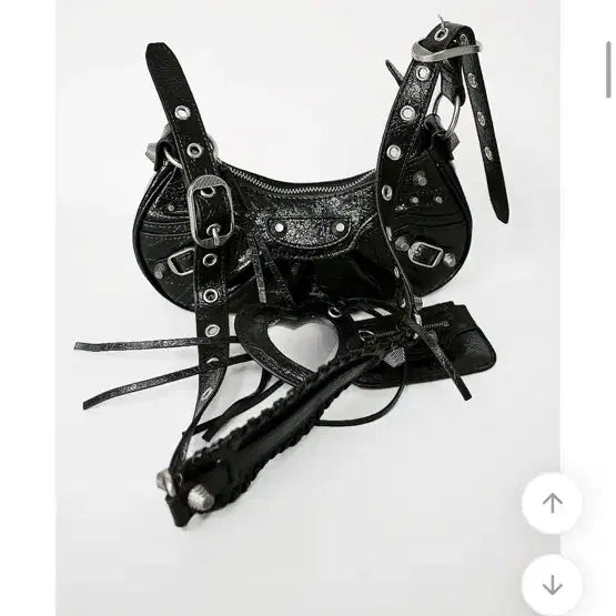 [BUNJANG] Black Rock Chic Heart Shoulder Bag with Eyelet Detail / 블랙 락시크 하트 숄더백 아일렛 모터백
