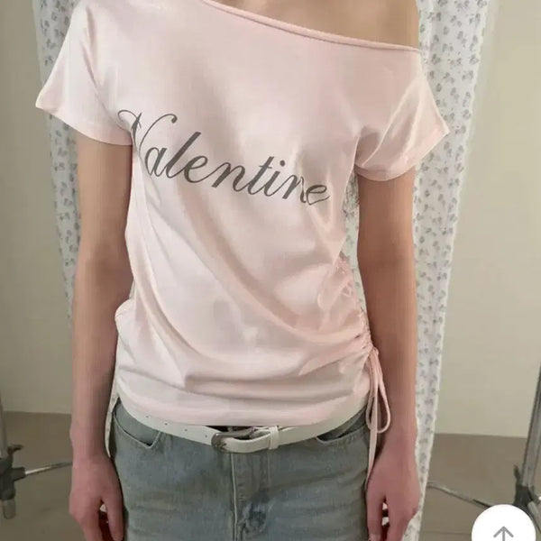 [BUNJANG] Baydely Off-Shoulder Lettering T-Shirt Pink Balletcore / (새상품) 베이델리 핑크오프숄더 원오프숄더 레터링티셔츠 발레코어