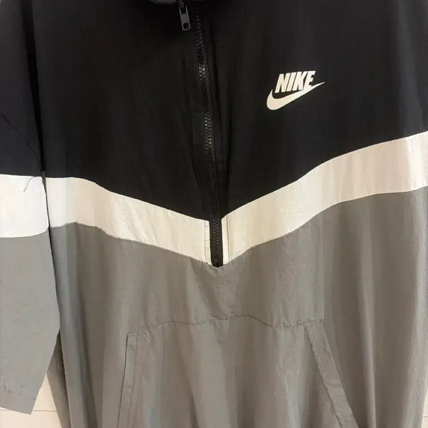 [BUNJANG] Nike Windbreaker Jacket Black/Gray / 나이키 바람막이 블랙/그레이