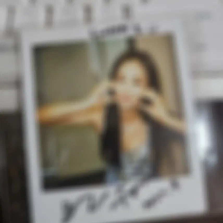[BUNJANG] Girls' Generation Yuri Autographed Polaroids / 소녀시대 유리 싸인 폴라