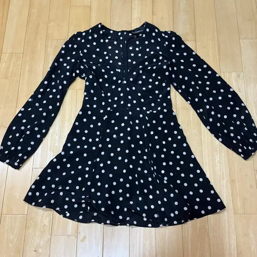 [BUNJANG] Realisation Dot V-Neck Dress / 리얼리제이션 도트 브이넥 원피스