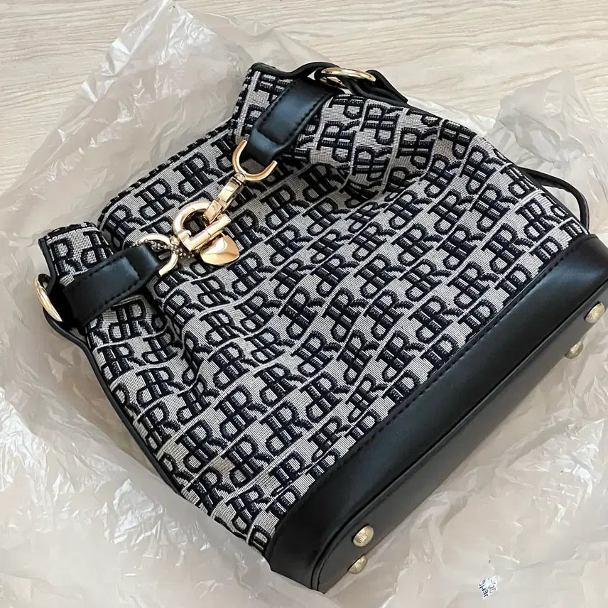 [BUNJANG] JISEN Jacquard Drawstring Bucket Tote Bag LAABP206 / 지센 여성 자가드 복조리 버킷백 토드백 LAABP206
