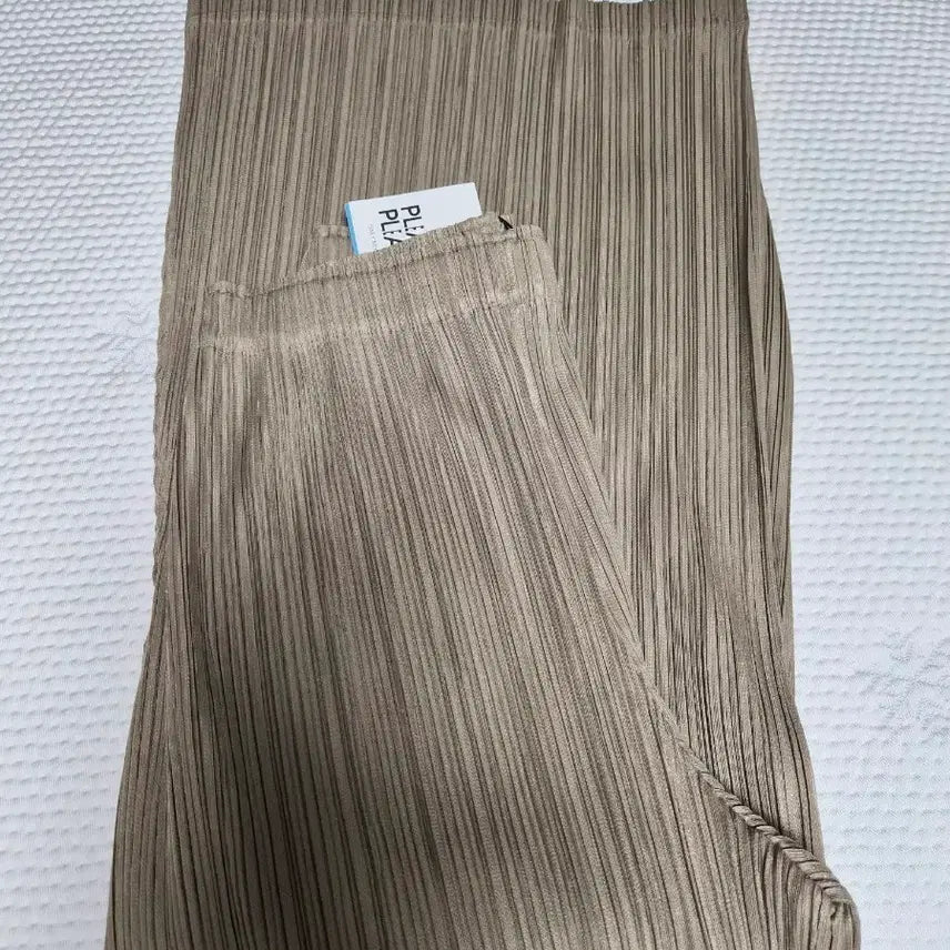 [BUNJANG] Pleats Please Seeker Wide Beige Pants Size 3 / 플리츠플리즈 2026.7월 씨커 와이드 베이지 팬츠 3사이즈