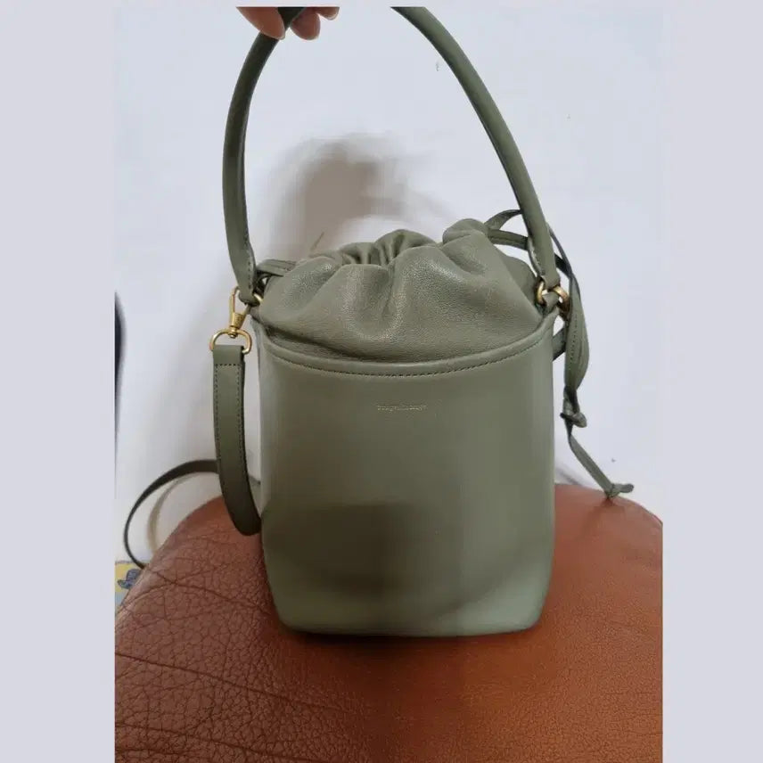 [BUNJANG] Rouge & Lounge Olive Bucket Bag / 루즈앤라운지 올리브색상 버킷백