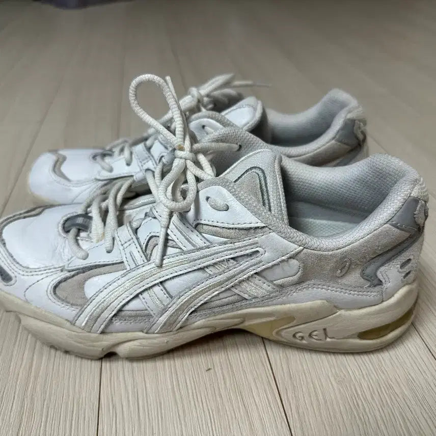 [BUNJANG] Asics Gel-Kayano 5 OG White Sneakers (250) / 아식스 젤 카야노 5OG 화이트 250