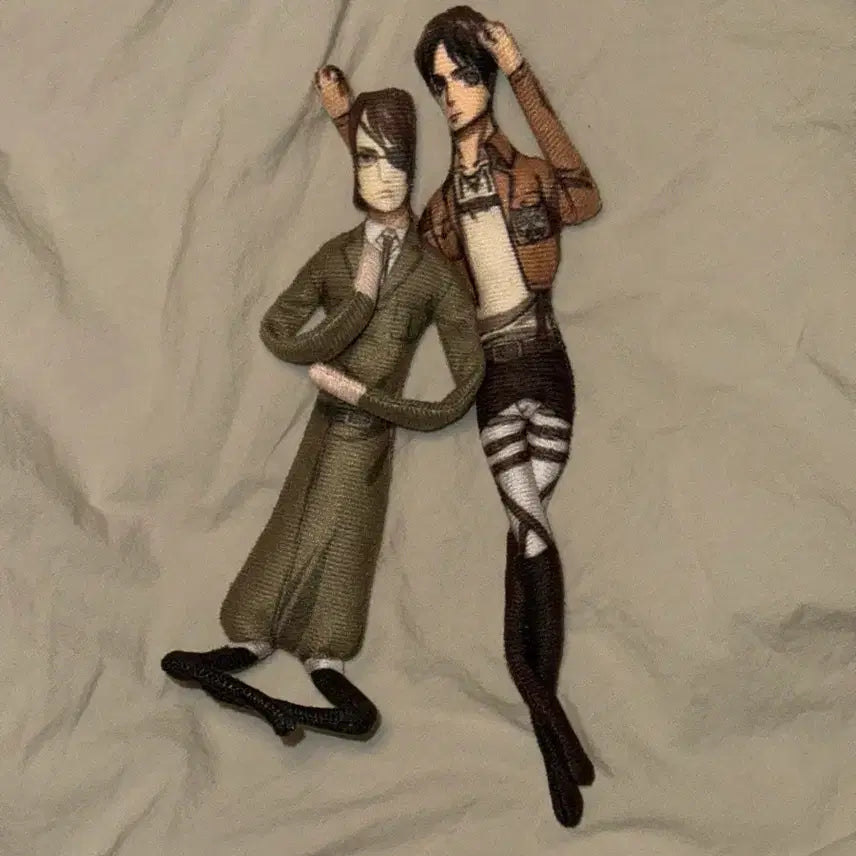 [BUNJANG] Attack on Titan Bundle Eren Yeager & Hange Jointed Dolls / [일괄] 진격의거인 철사인형 에렌예거/한지 구체관절인형 펠트 인형 쿠지 뽑기 진격거 피규어