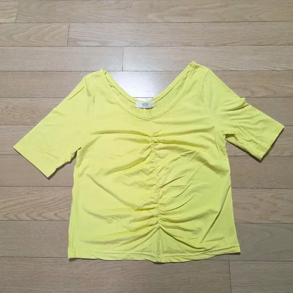 [BUNJANG] V-Neck Shirred Crop Top Yellow / 브이넥 셔링크롭티 (미사용, 착샷)