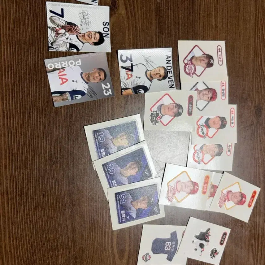 [BUNJANG] Baseball Ttibusil Stickers (Urgent Sale) / 야구 띠부실 급처합니다