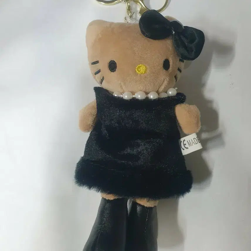 [BUNJANG] Hello Kitty Black Dress Long-Legged Plush Keychain Doll / 헬로키티 롱다리 블랙 원피스 키링 인형(8/17까지만판매)