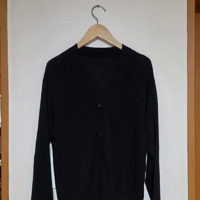 [BUNJANG] SPAO Modal-Feel Black V-Neck Cardigan / 스파오 모달 느낌 블랙 브이넥 가디건