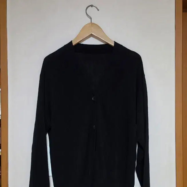 [BUNJANG] SPAO Modal-Feel Black V-Neck Cardigan / 스파오 모달 느낌 블랙 브이넥 가디건