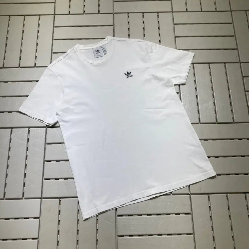[BUNJANG] Adidas Logo Back Print T-Shirt White / [XXL]아디다스 로고 백프린팅 반팔티 화이트 0769