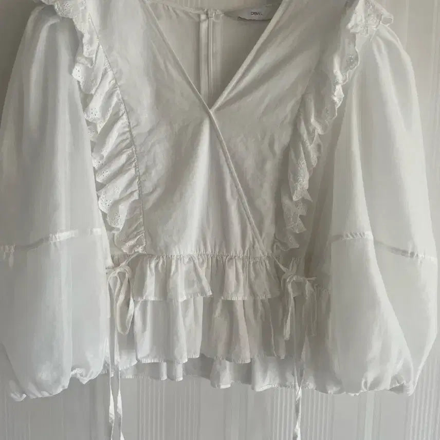 [BUNJANG] DEWL Puff Sleeve Blouse / 듀엘 퍼프 블라우스