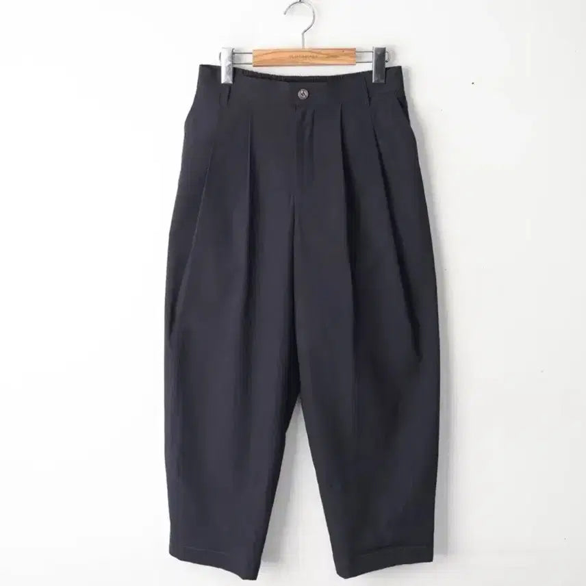 [BUNJANG] BEAKER Seersucker Pintuck Wide Pants Charcoal / 비이커 시어서커 핀턱 와이드 팬츠