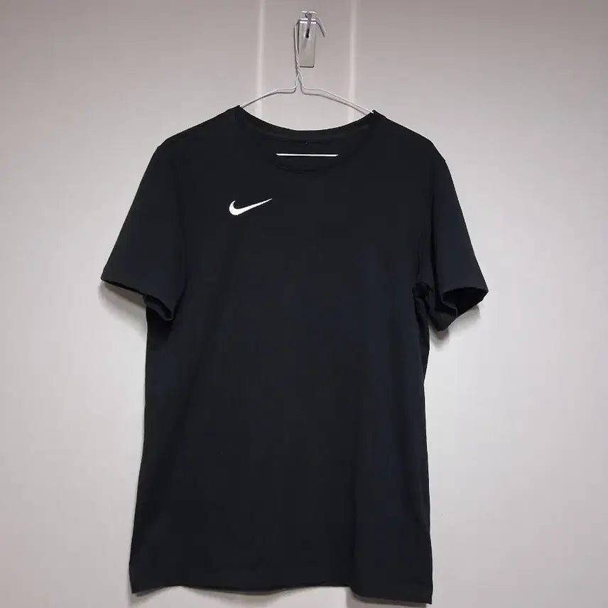 [BUNJANG] Nike Swoosh Short Sleeve T-Shirt Black / 나이키 스우시 반팔 티셔츠 블랙(95)